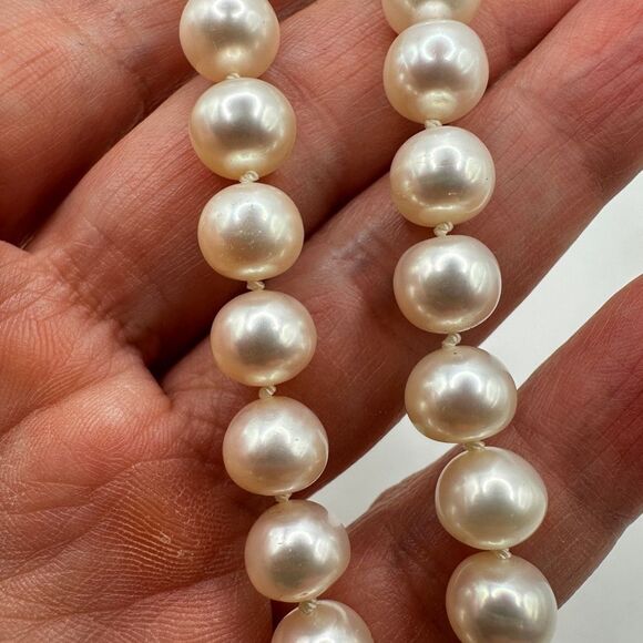 20" 14kt Yellow Gold Clasp and 8mm beautiful pearl necklace! - Picture 3 of 12